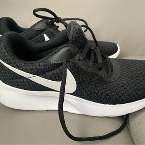 Nike Black and White Mesh Running Shoes